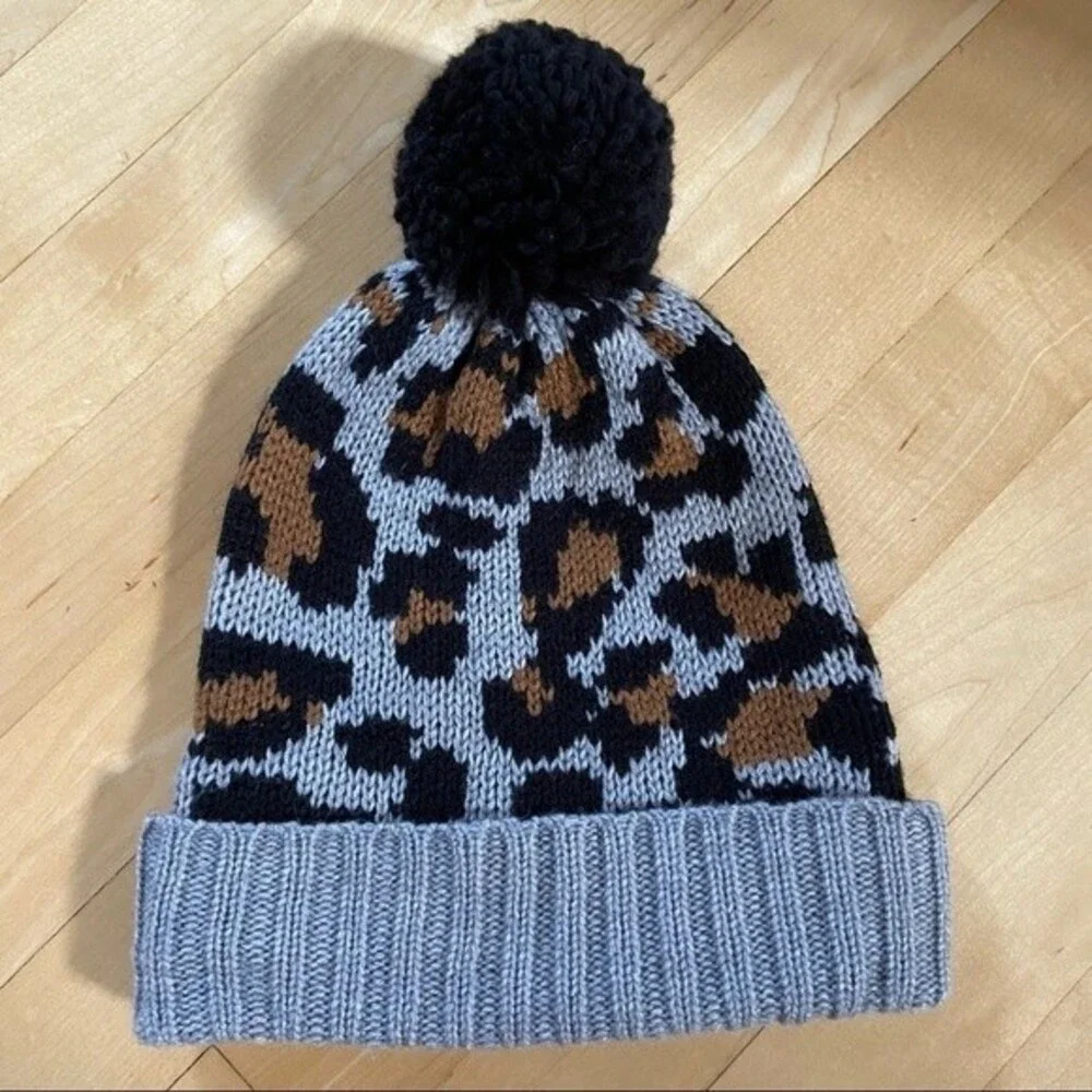 Old Navy Jaquard Beane Animal Print in Gray, Black and Brown NWT One Size